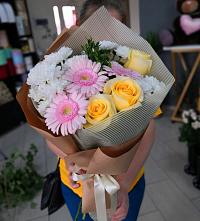 Букет цветов из:  Герберы, Розы и Хризантемы в Давлеканово